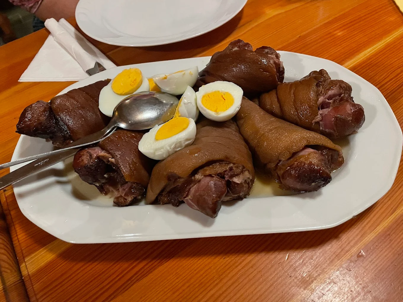 Főtt-füstölt csülök főtt tojással — házi specialitás